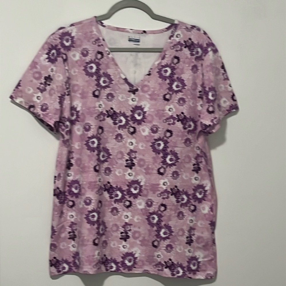 Lavender with purple flowers, top, short sleeve, V-neck, size XX large,length28”